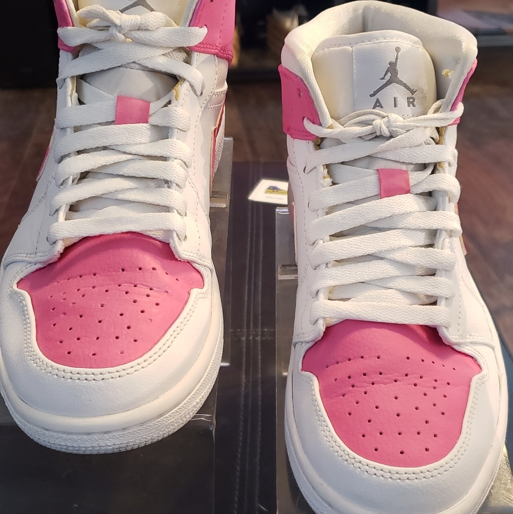 Custom "Hot Pink" 
Retro Jordan 1 - Picture 3 of 8